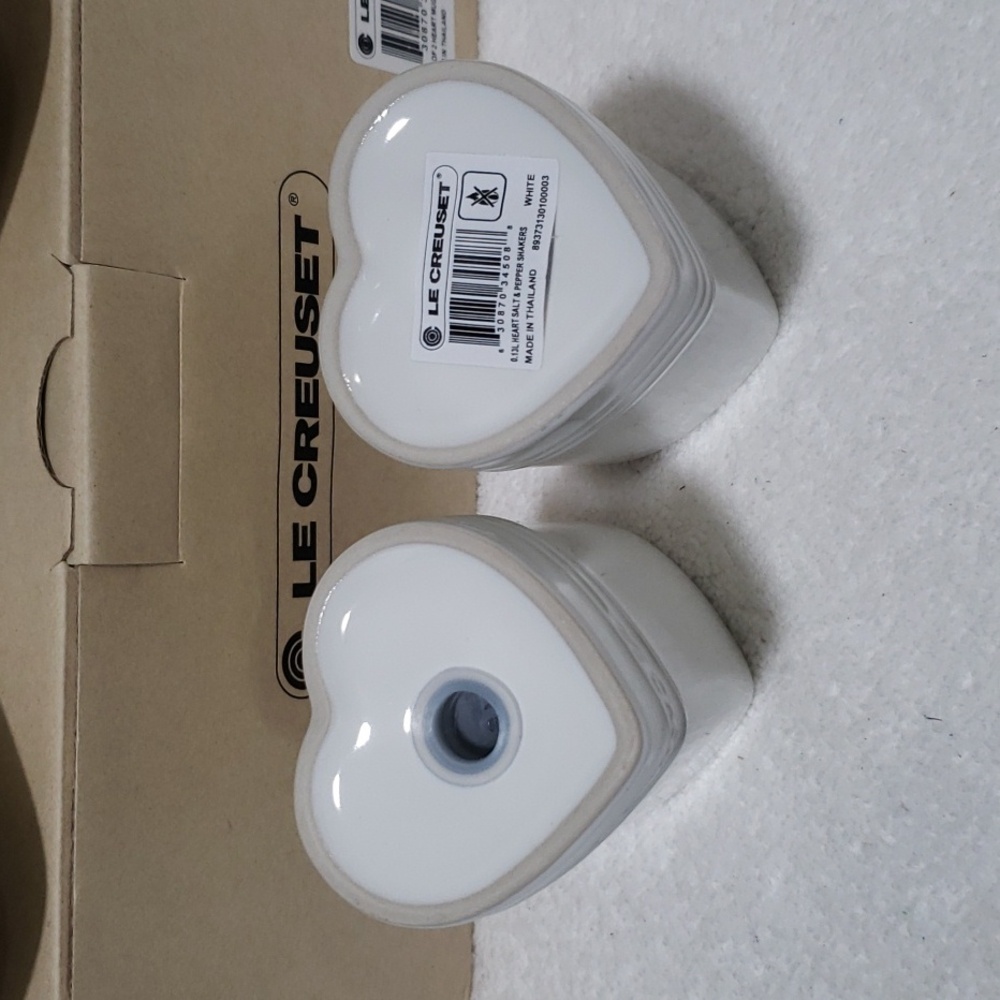 Set of 2 White Heart Mugs & Saucers  Plus Matching Salt & Pepper Le Creuset NEW - Picture 7 of 8